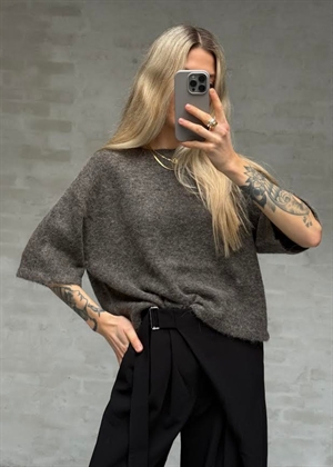 Abbie strik Mole Melange Boii Studios 